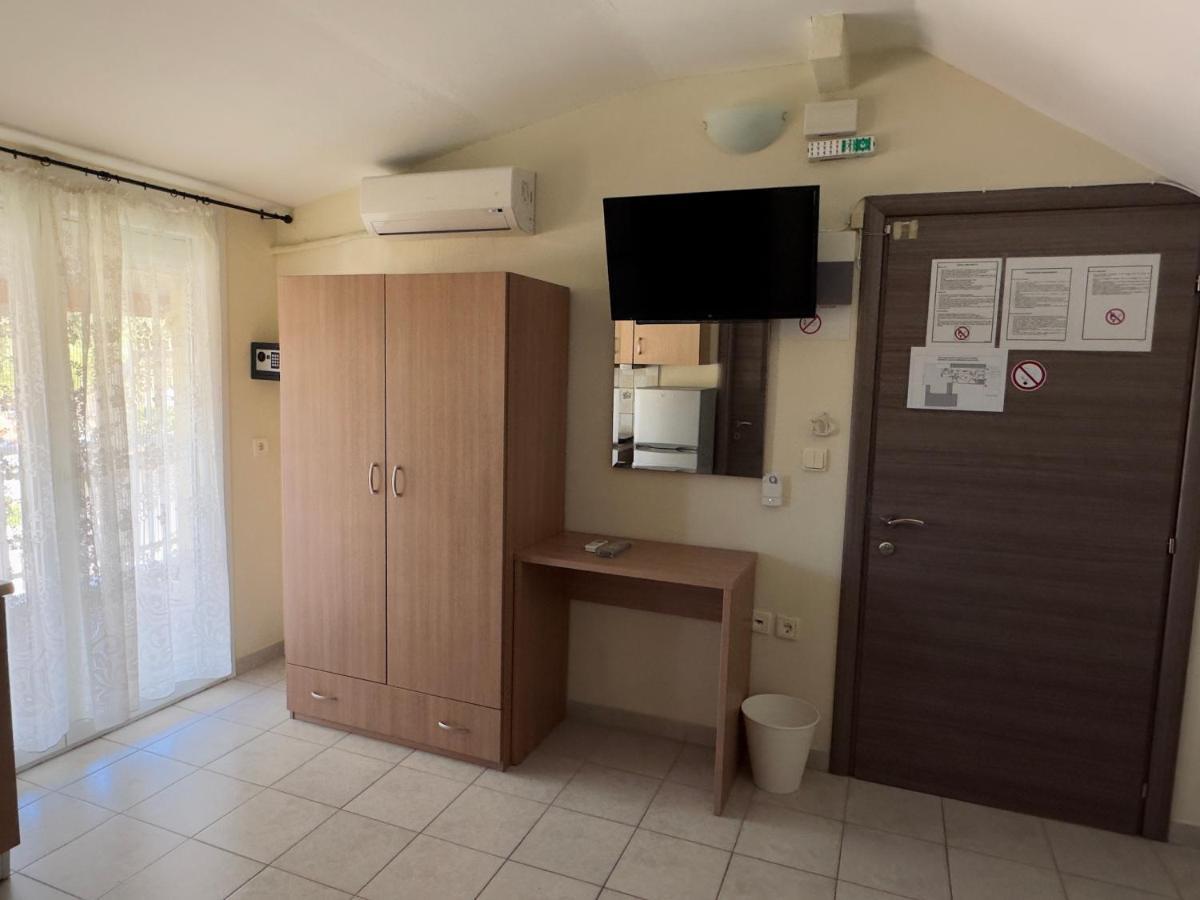 Anna Rooms Nea Vrasna Exterior photo